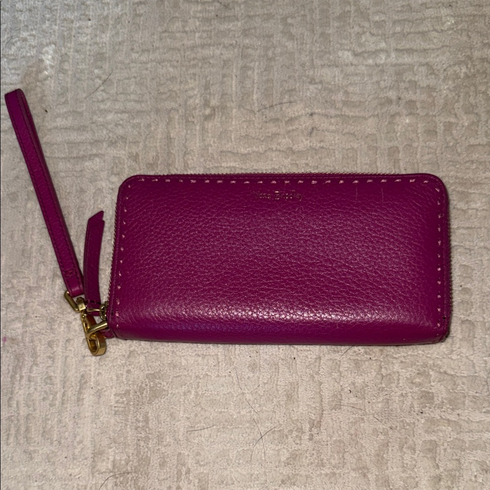 VERA BRADLEY  Magenta Wristlet real leather